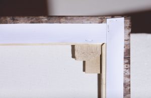 Alusraamile pingutatud lõuend